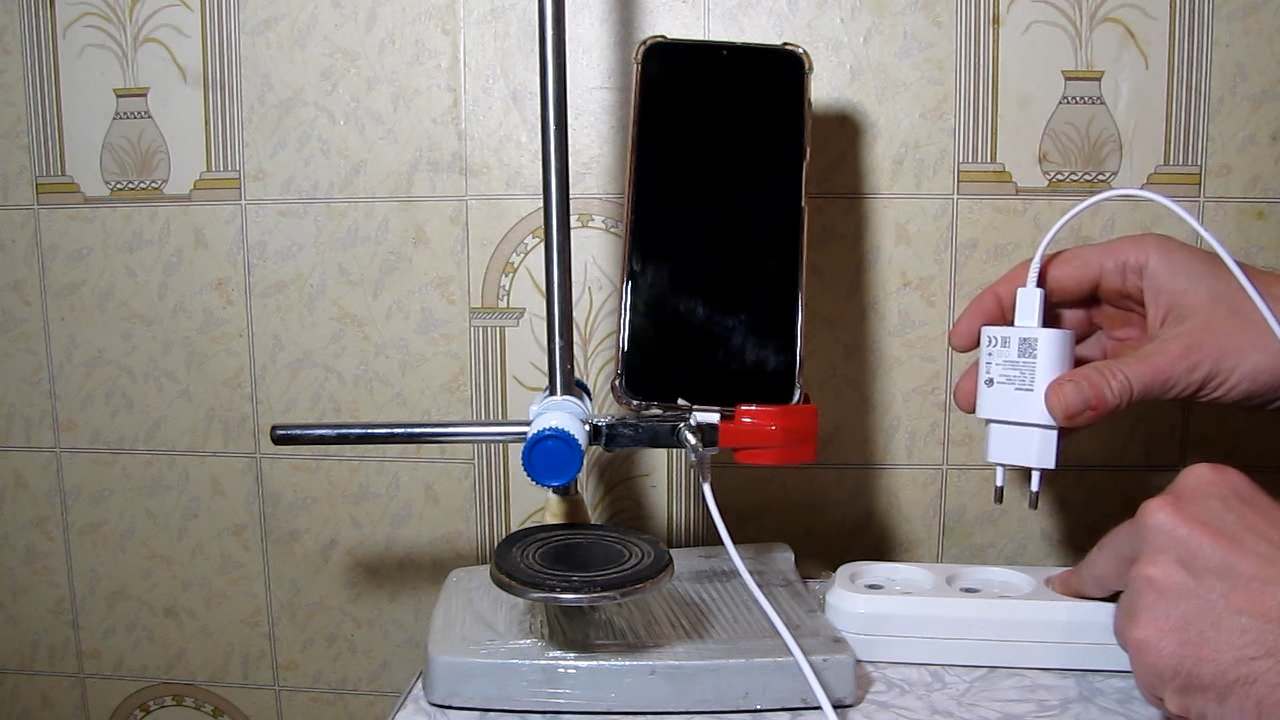 Is it possible to get electricity from air? We charge mobile phone with switched-off charger! (Trick and explanation)